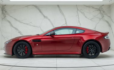 Aston Martin V12 Vantage s 5
