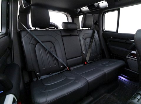 Land Rover Defender 110 SE D250 Urban 12