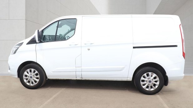 Ford Transit Custom SWB L1H1 Low Roof Limited 300 Air Con Alloys Sensors EURO 6 NO VAT 7