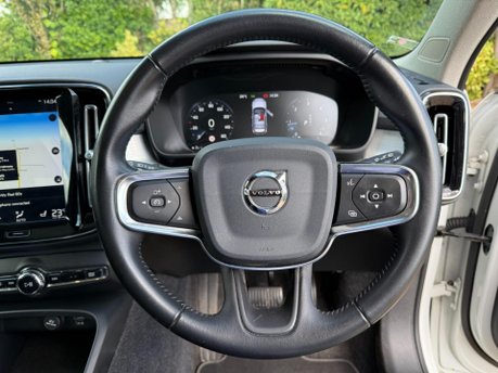 Volvo XC40 2.0 D3 Momentum Pro Auto Euro 6 (s/s) 5dr 16