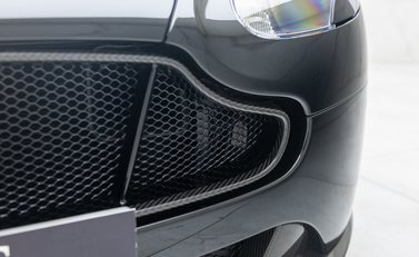 Aston Martin V12 Vantage S 36