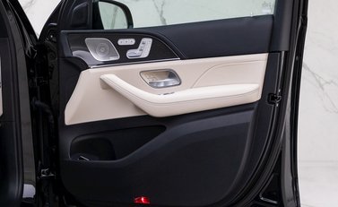 Mercedes-Benz GLS 63 Night Edition Executive 25