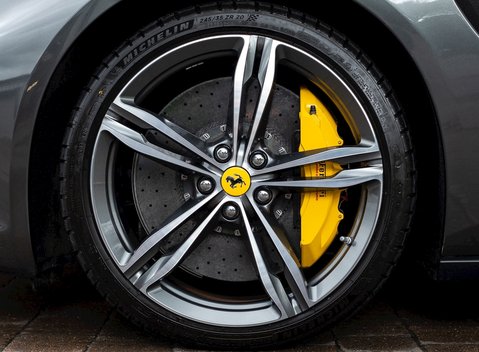 Ferrari GTC4 Lusso 10