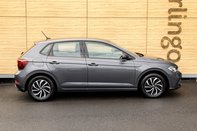 Volkswagen Polo LIFE TSI 8
