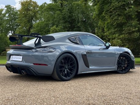 Porsche 718 CAYMAN GT4 RS PDK 5