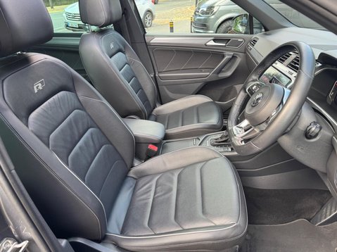 Volkswagen Tiguan R-LINE TECH TSI 4MOTION DSG 21