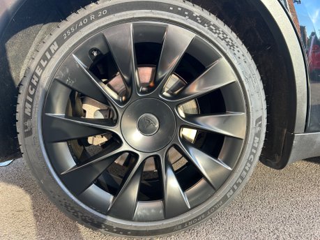 Tesla Model Y LONG RANGE AWD 12