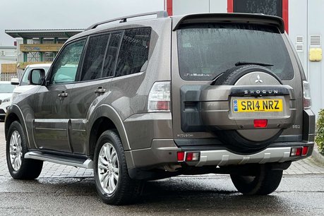 Mitsubishi Shogun 3.2 DI-DC SG3 SUV 5dr Diesel Auto 4WD Euro 5 LWB (197 ps) 10