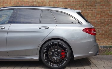 Mercedes-Benz C63 S Estate 25