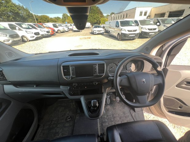 Peugeot Expert MWB L2H1 Bluehdi Professional 120 ps Twin Side Door EURO 6 24