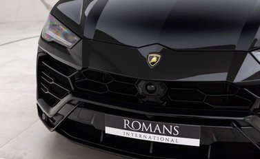 Lamborghini Urus V8 24