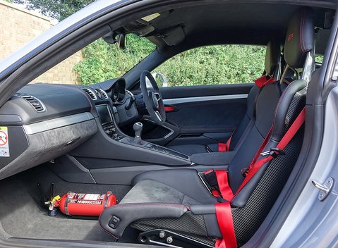Porsche Cayman GT4 18