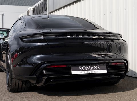 Porsche Taycan Turbo S 32