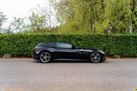 Ferrari GTC4 Lusso V12. CARBON FIBRE INTERIOR. PANORAMIC ROOF. PASSENGER DISPLAY. 2