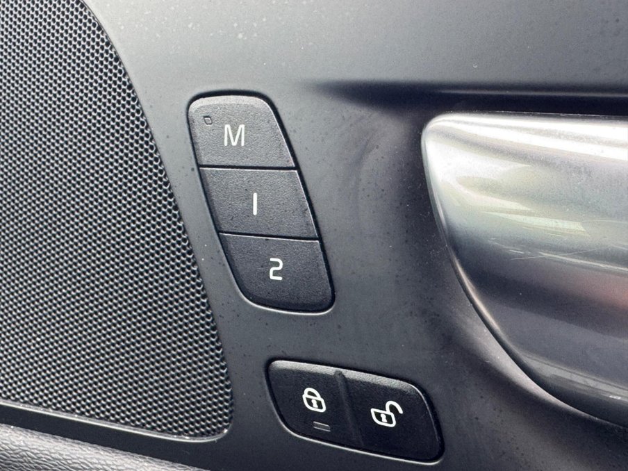 2021 Volvo V60 — image 38