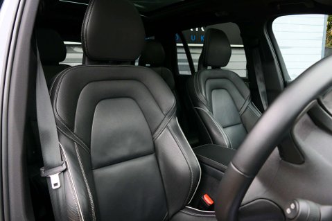 Volvo XC90 2.0 XC90 R-Design B5 MHEV AWD Auto 4WD 5dr 4