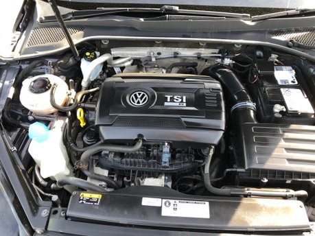 Volkswagen Golf R 2.0 TSI 5 door 4MOTION manual, 60,000m FSH with VW 32