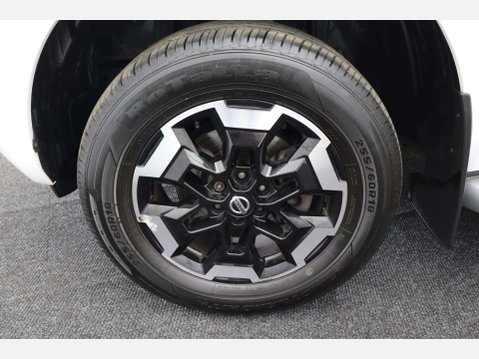 Nissan Navara 2.3 Navara Tekna dCi Auto 4WD 5dr 62