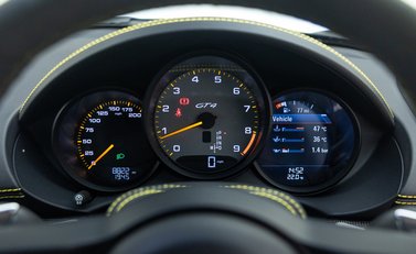 Porsche Cayman GT4 (718) 22