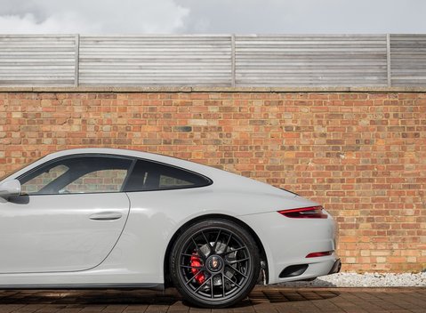 Porsche 911 (991.2) Carrera GTS 26