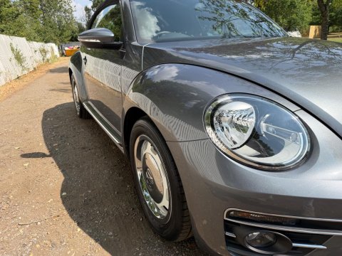 Volkswagen Beetle DESIGN TSI BLUEMOTION TECHNOLOGY DSG 10