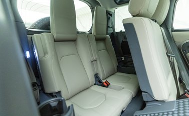 Land Rover Defender 110 XS Edition P400 14