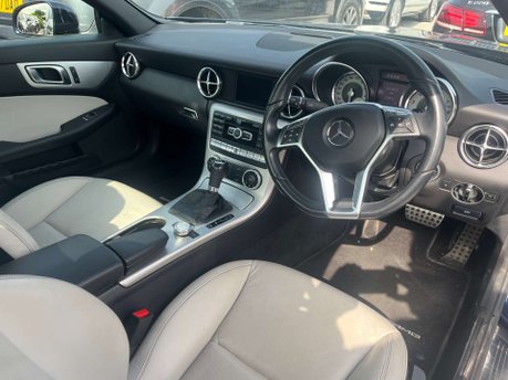Mercedes-Benz SLK 1.8 SLK 200 AMG Sport BlueEfficiency Auto 2dr 17