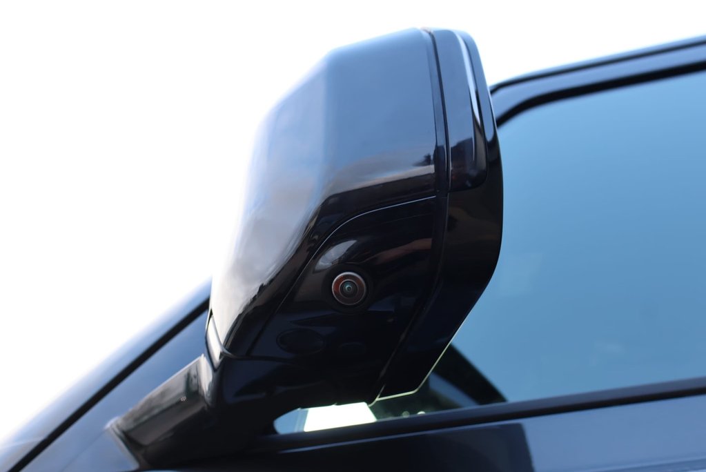 Land Rover Defender 110 D300 HARD TOP X-DYNAMIC HSE  STYLED BY SEEKER WITH A REAR SEAT CONVERSION  11