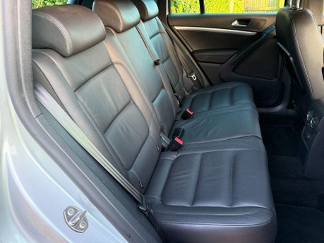 Volkswagen Tiguan 2.0 TDI BlueMotion Tech R-Line Edition SUV 5dr Diesel Manual 4WD Euro 6 (s/ 21