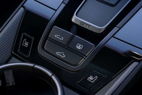 Porsche 911 Carrera 4 GTS PDK 18