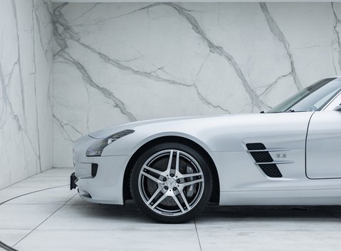 Mercedes-Benz SLS AMG 29