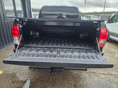 Toyota Hilux INVINCIBLE X 4WD D-4D DCB 9