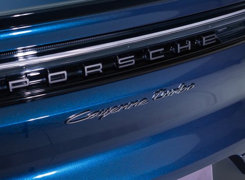Porsche Cayenne TURBO E-HYBRID Coupe with GT Package 36