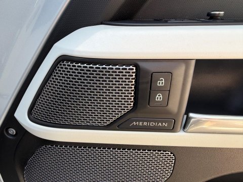 Land Rover Defender X-DYNAMIC S MHEV 39