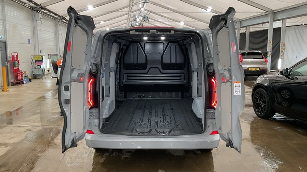 Ford E-Transit Custom 65KWH AUTO SWB L1H1 Low Roof Limited Air Con 218ps Alloys Sensors Cam EURO 5