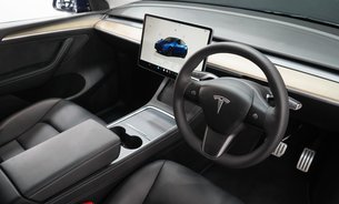 Tesla Model Y PERFORMANCE AWD Full Self Driving AutoPark & Summon GROK AI One Owner VAT Q 2