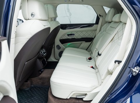 Bentley Bentayga V8 First Edition LHD 21
