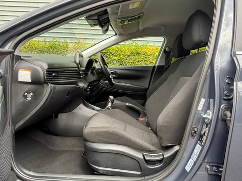 Hyundai BAYON T-GDI PREMIUM MHEV 17