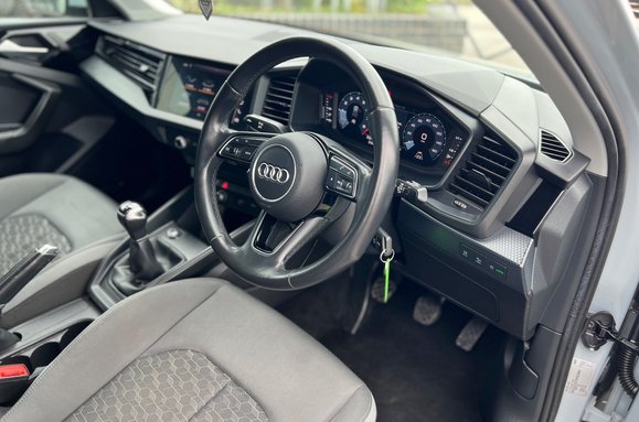 Audi A1 SPORTBACK 1.0 TFSI TECHNIK 18