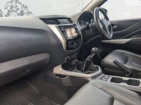Nissan Navara DCI TEKNA 4X4 SHR DCB 20