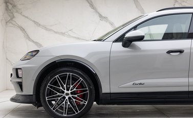Porsche Macan Turbo Electric 43