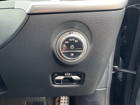 Mercedes-Benz C Class C300D AMG Line Premium MHEV Auto Diesel 360 CAM/MEMORY SEATS/PARKTRONIC 24
