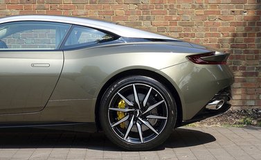 Aston Martin DB11 3