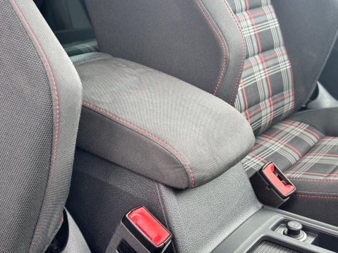 Volkswagen Golf 2.0 TSI BlueMotion Tech GTI Launch Euro 6 (s/s) 3dr 32