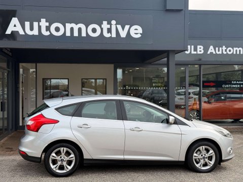Ford Focus 1.6 Focus Zetec 105 5dr 9