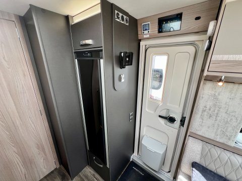 Swift Challenger Exclusive 560 SE 21