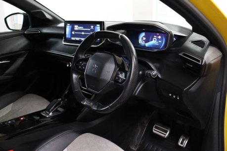 Peugeot e-208 GT PREMIUM 6