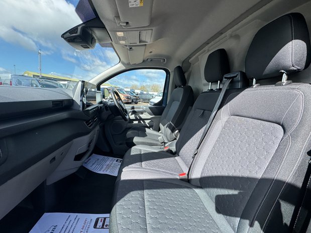 Ford Transit Custom AUTO LWB [SOLD KH] L2H1 Limited 300 Air Con Alloys Camera Sensors EURO 6 13