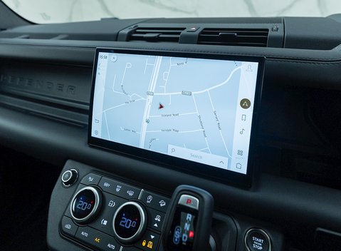 Land Rover Defender 110 D300 X 18