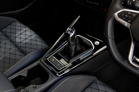 Volkswagen Golf BLACK EDITION TSI 37